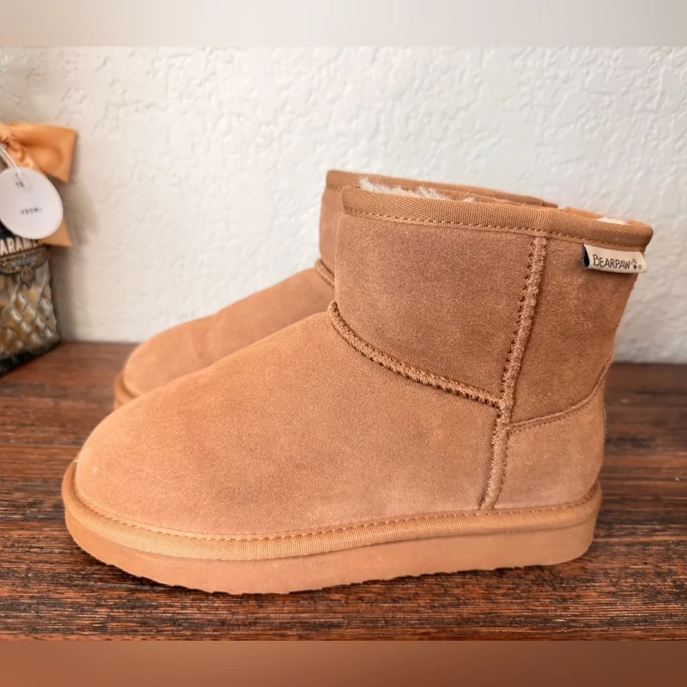 BearPaw Men's Chestnut Suede Short Boots women’s size 6 NNT